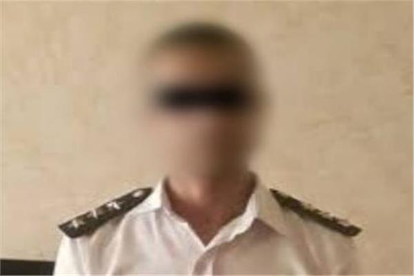 القبض على ضابط شرطة مزيف لقيامه بالنصب والاحتيال على المواطنين